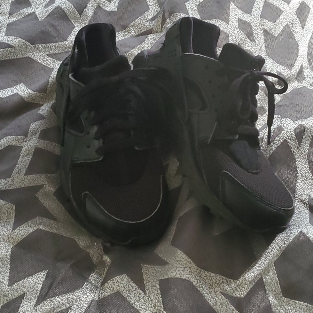 Black Nike Huarache